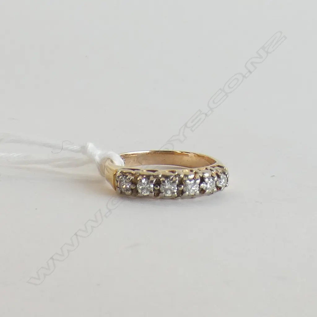 14CT GOLD & 5 BRILLIANT CUT DIAMOND RING Image 1++
