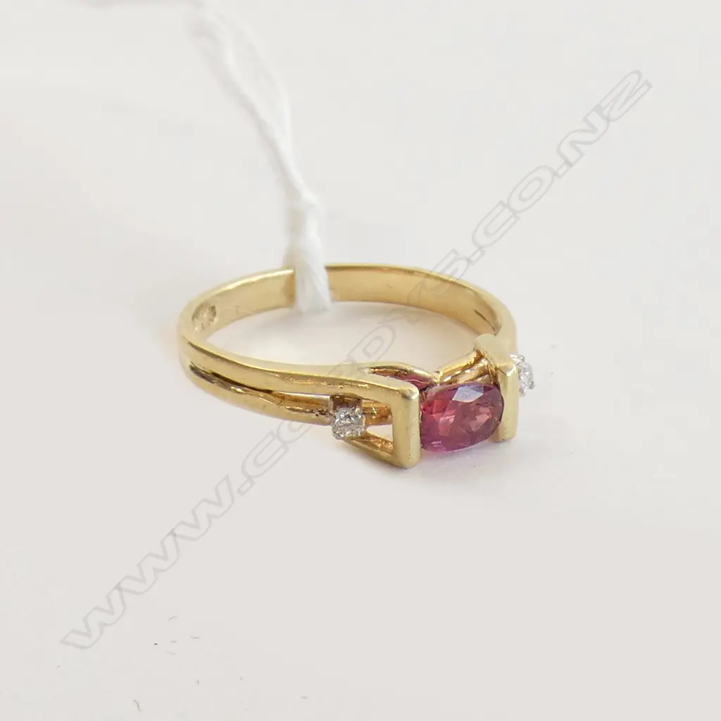 14K GOLD RUBY & DIAMOND RING 2.54gm Image 1++