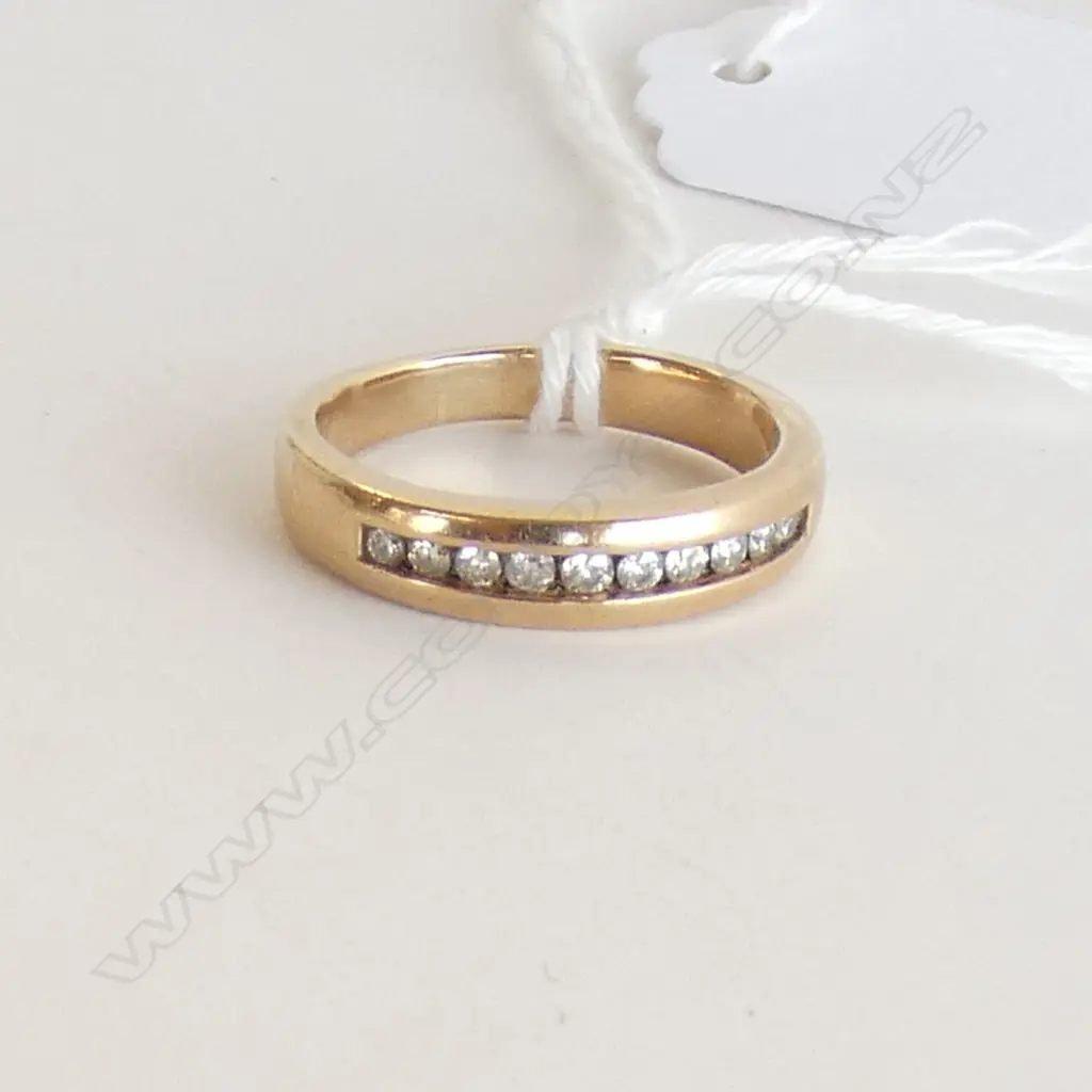 10K GOLD & 10 DIAMOND CHANNEL SET RING 5gm Image 1++