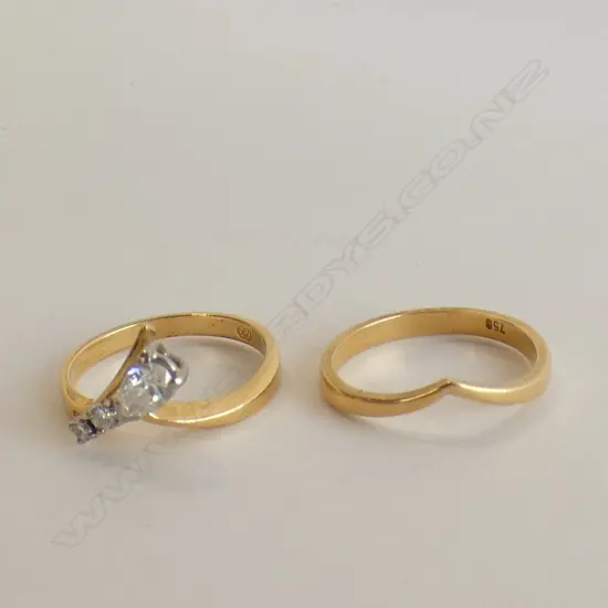 PR 18CT & DIAMOND RINGS PEAR CUT + 2. 4.7gms