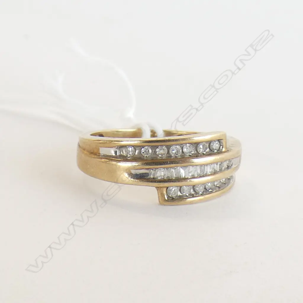 9CT GOLD MULTI DIAMOND 3 BAND TOP RING 3GM Image 1++
