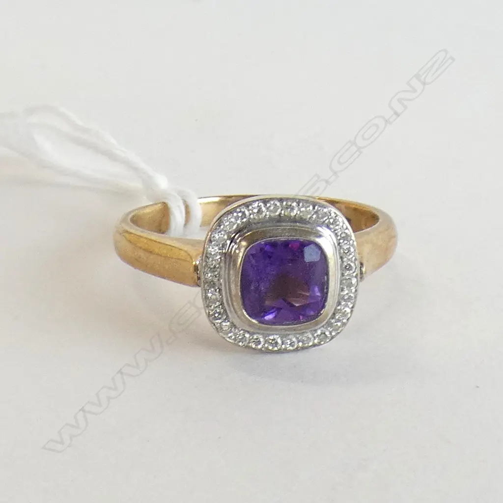 9CT GOLD AMETHYST & DIAMOND RING Image 1++