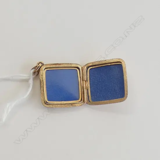 9ct GOLD VINTAGE SQUARE PHOTO LOCKET HINGED 5gm