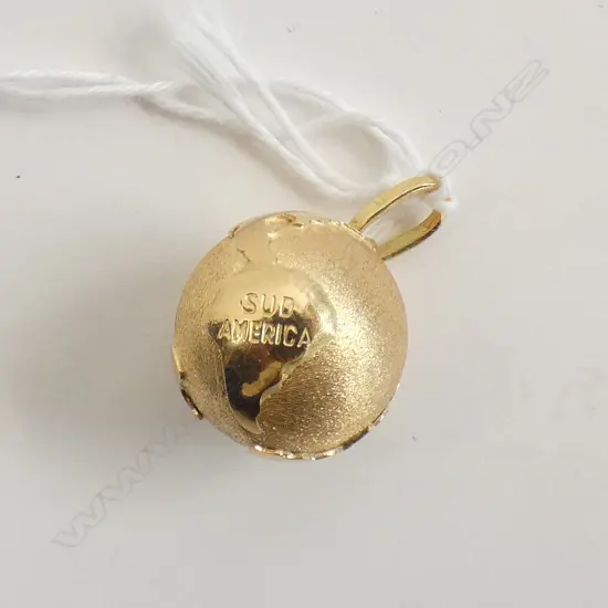 18ct YELLOW GOLD GLOBE PENDANT 6.75gm