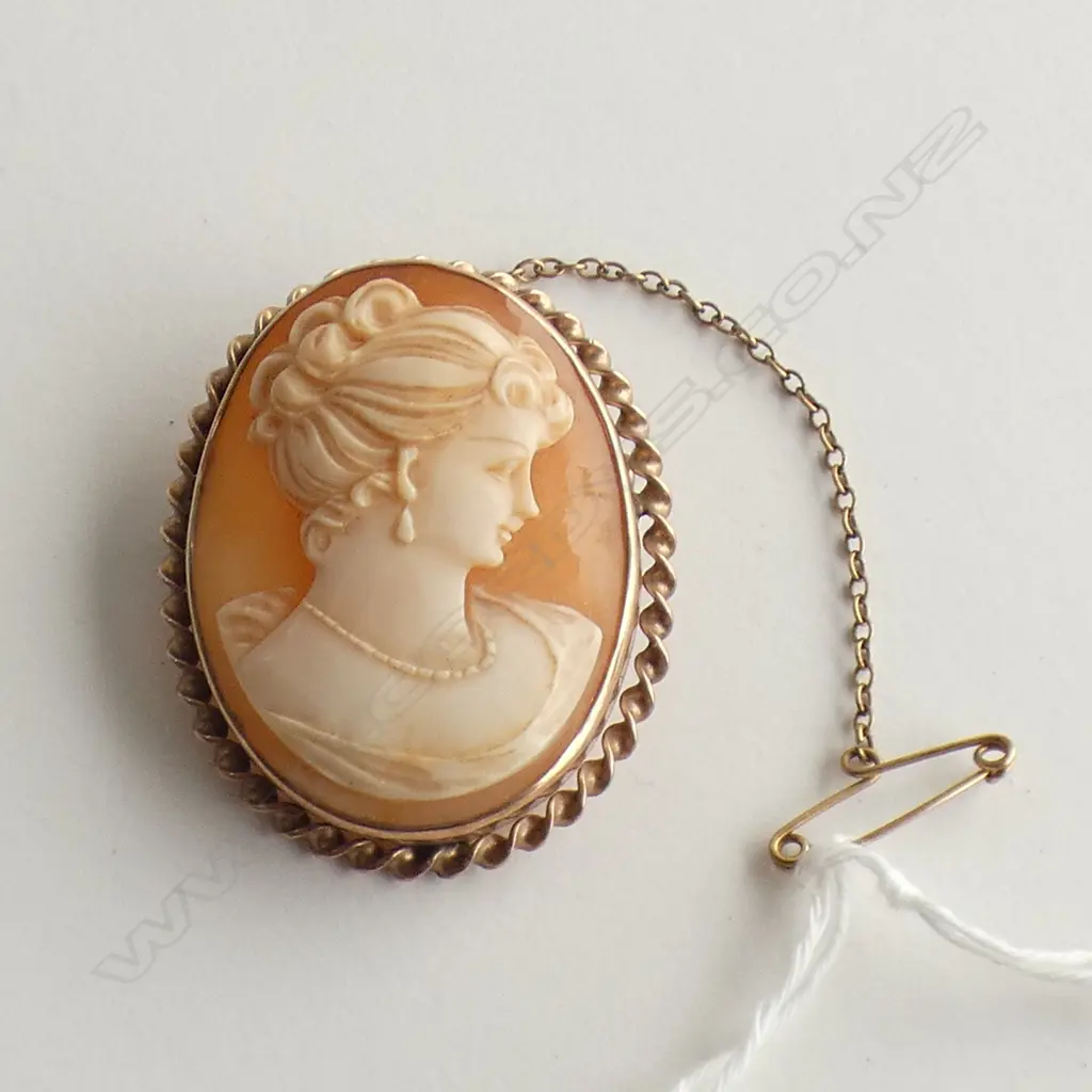 9CT GOLD CARVED CAMEO BROOCH H.42mm Image 1++