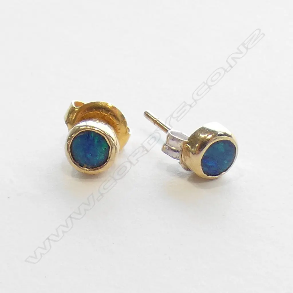 9CT GOLD AND OPAL STUD EARRINGS (not gold butterflies) Image 1++