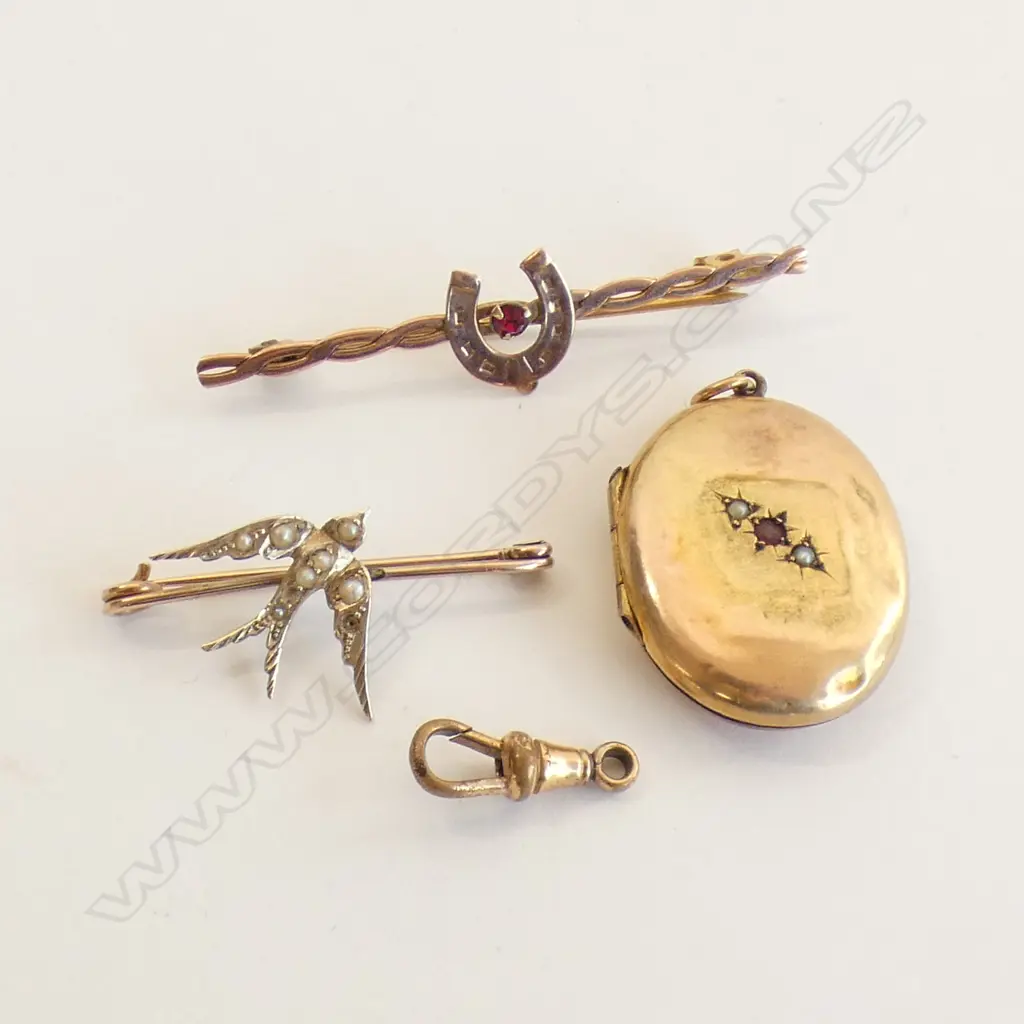 ASST JEWELLERY ITEMS: GOLD 9ct BIRD BROOCH ETC G/PLATE Image 1++