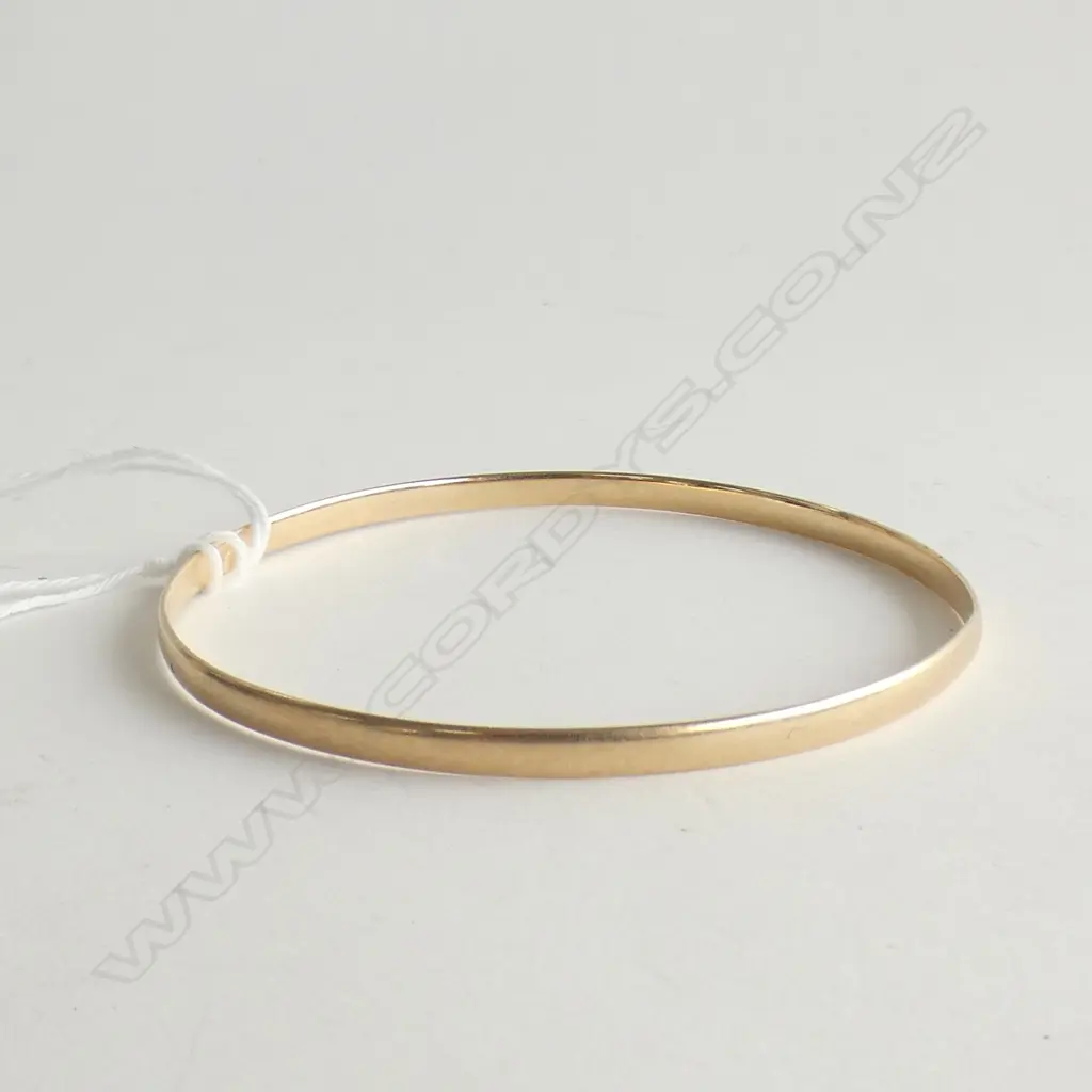 9CT GOLD BANGLE 7gms Image 1++