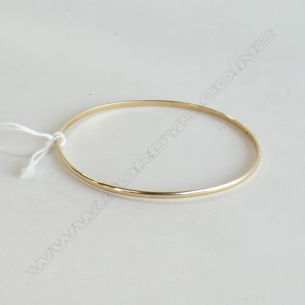 9ct GOLD BANGLE 6.09gm Image 1++