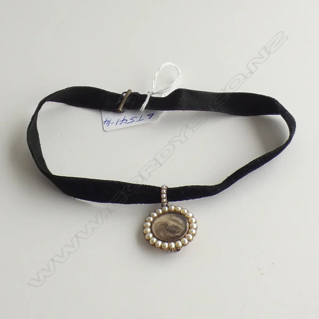 9CT GOLD MEMORIAL PENDANT PEARLS & HAIR BLACK RIBBON Image 1++