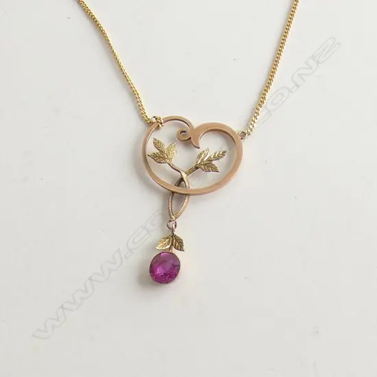 9CT EDWARDIAN PENDANT ON ROLLED GOLD CHAIN