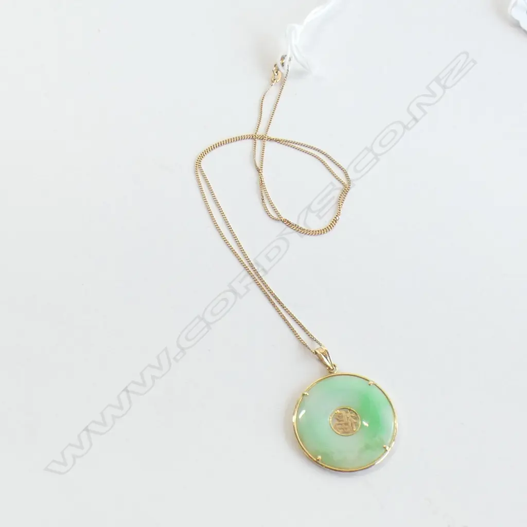 ORIENTAL JADE & 585 GOLD PENDANT & CHAIN  4.6GMS Image 1++