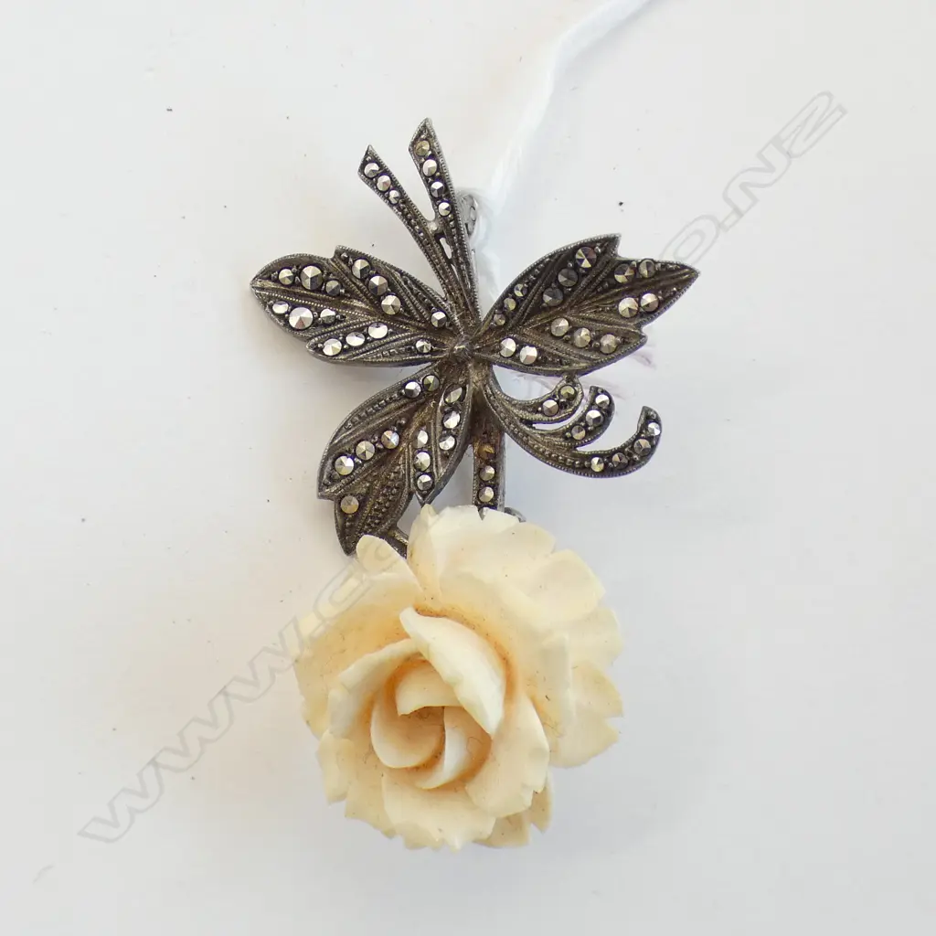 VINTAGE STG SILVER & BONE CARVED ROSE BROOCH  Image 1++
