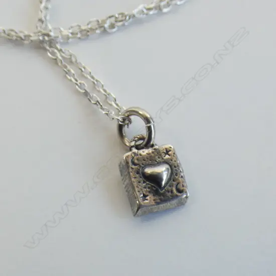 STG SILVER CHAIN & PENDANT - HEART INSIDE SQUARE  3.4GMS