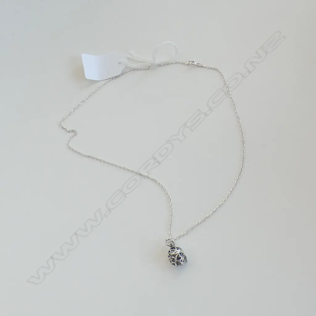 STG SILVER CHAIN & EGG SHAPED LOCKET PENDANT  4.1GMS Image 1++