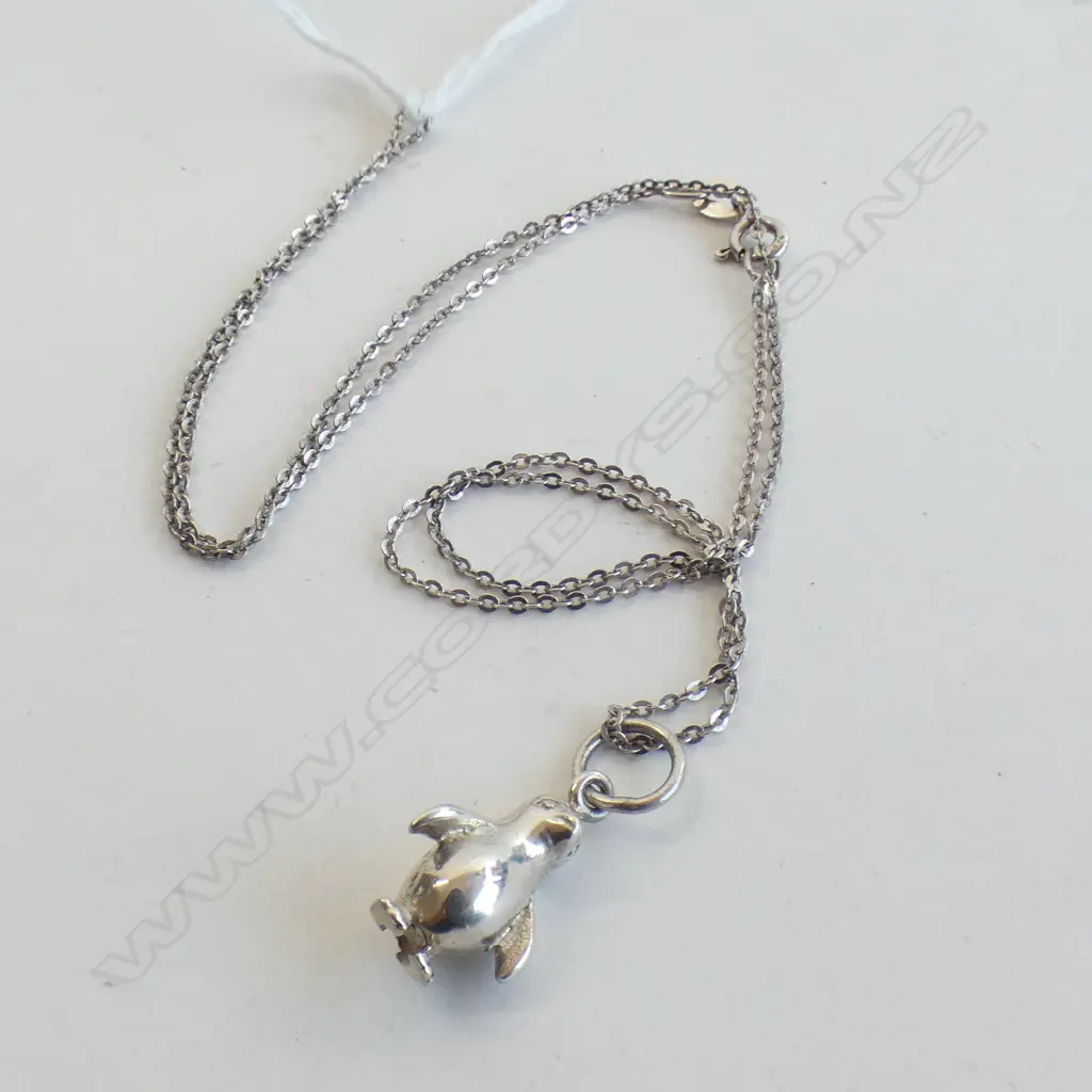 STG SILVER CHAIN & PENGUIN PENDANT 5GMS  Image 1++