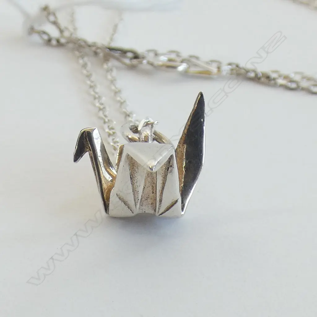 STG SILVER ORIGAMI STYLE BIRD PENDANT & CHAIN 4GMS Image 1++