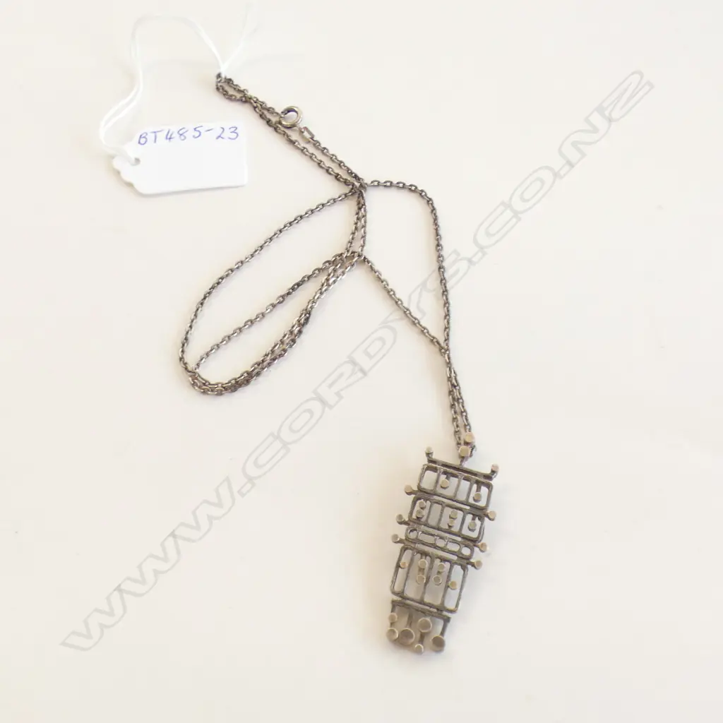 STG SILVER CHAIN & ABSTRACT PENDANT 13GMS Image 1++