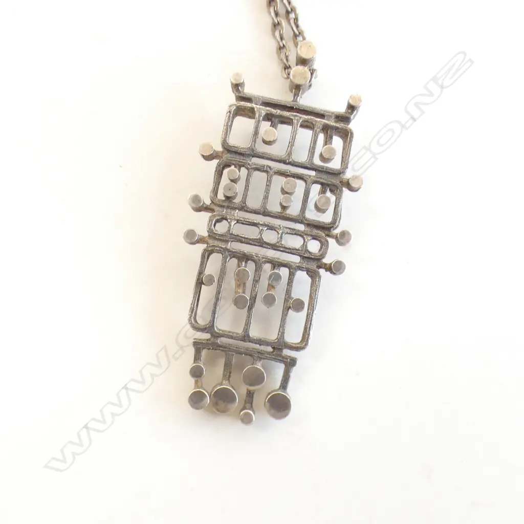 STG SILVER CHAIN & ABSTRACT PENDANT 13GMS Image 1++