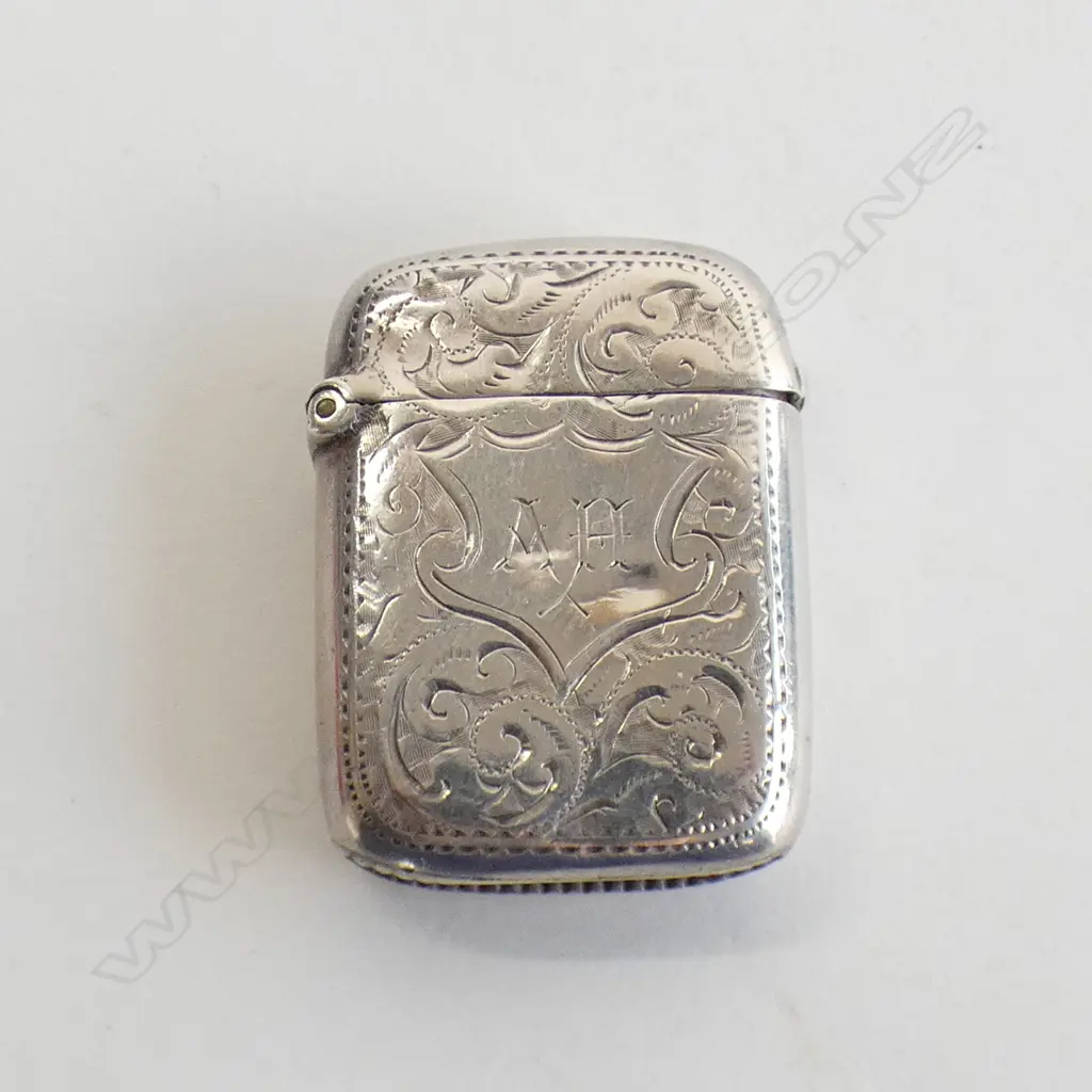 BIRMINGHAM 1911 ENGRAVED SILVER VESTA Image 1++