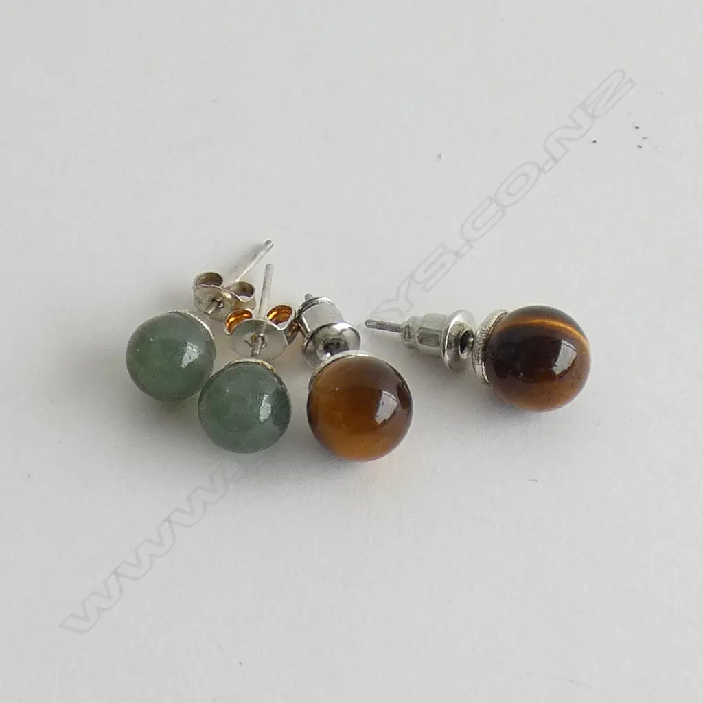 TWO PAIRS OF STUD EARRINGS - POUNAMU AND TIGERS EYE Image 1++