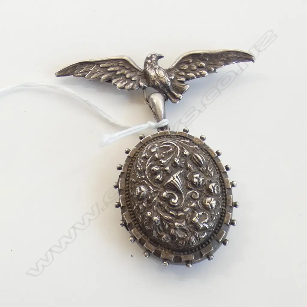  SILVER BIRD SWEETHEART BROOCH WITH LARGE SILVER LOCKET SUSPENDED BIRMINGHAM 1908 Image 1++