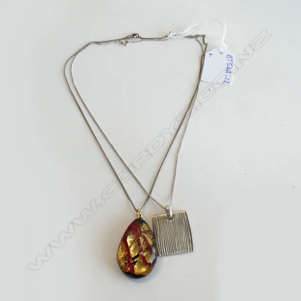 MURANO GLASS PENDANT ON CHAIN AND HEAVY SILVER PENDANT AND CHAIN Image 1++