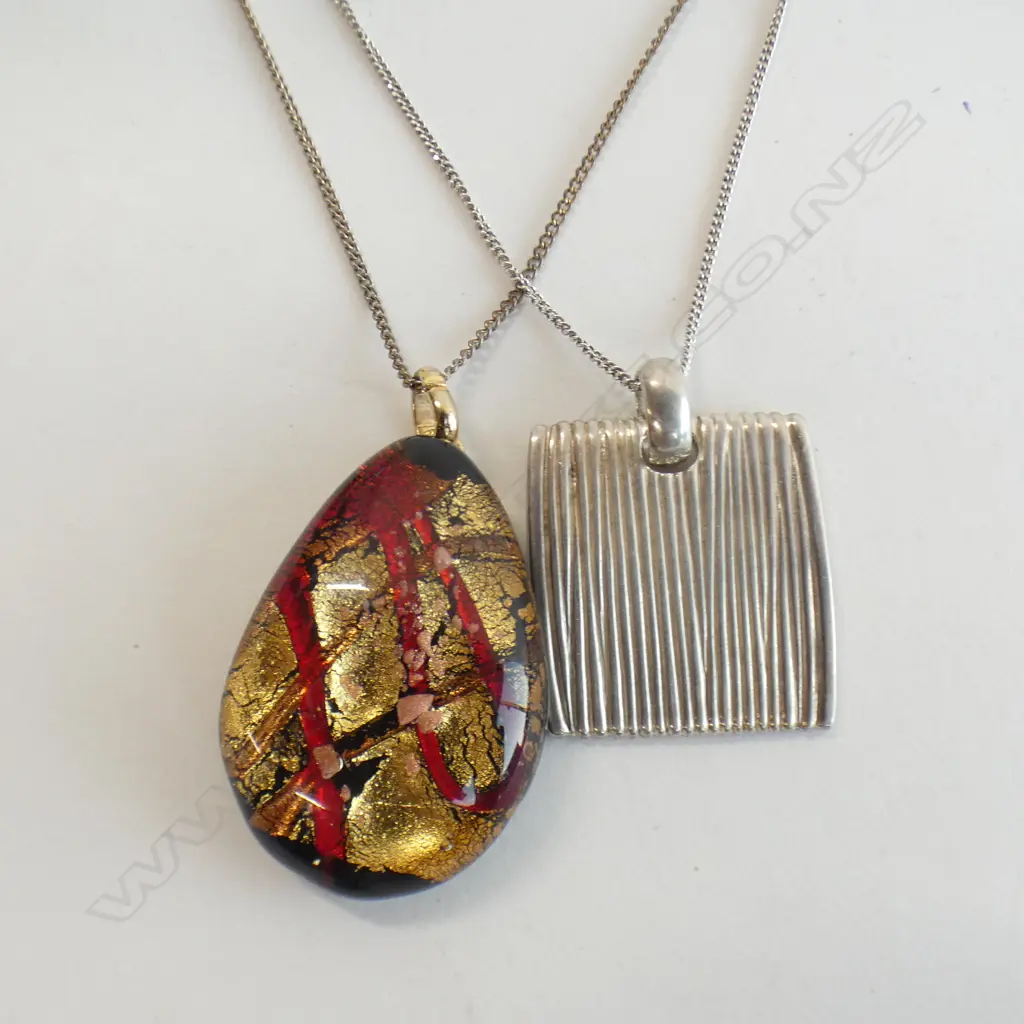 MURANO GLASS PENDANT ON CHAIN AND HEAVY SILVER PENDANT AND CHAIN Image 1++