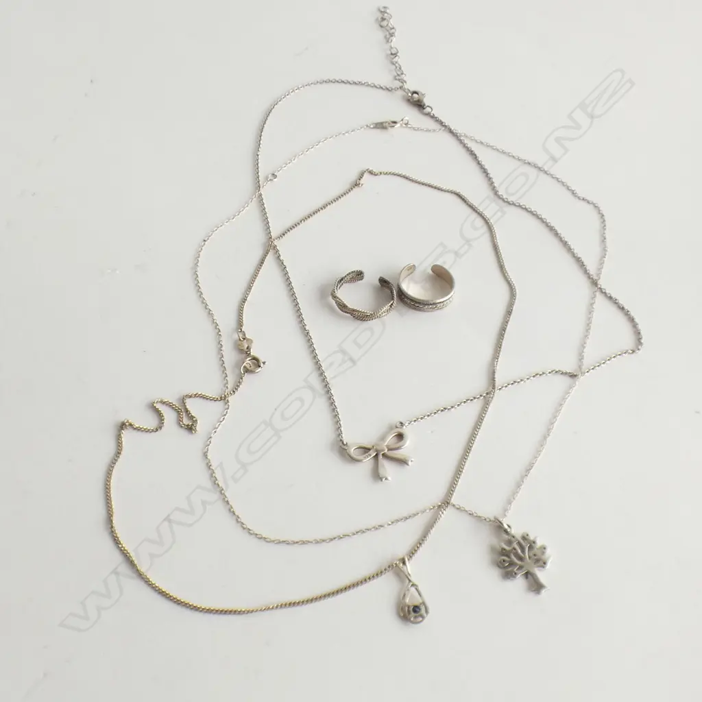 ASSTD SILVER PENDANTS/CHAINS/TOE RINGS Image 1++