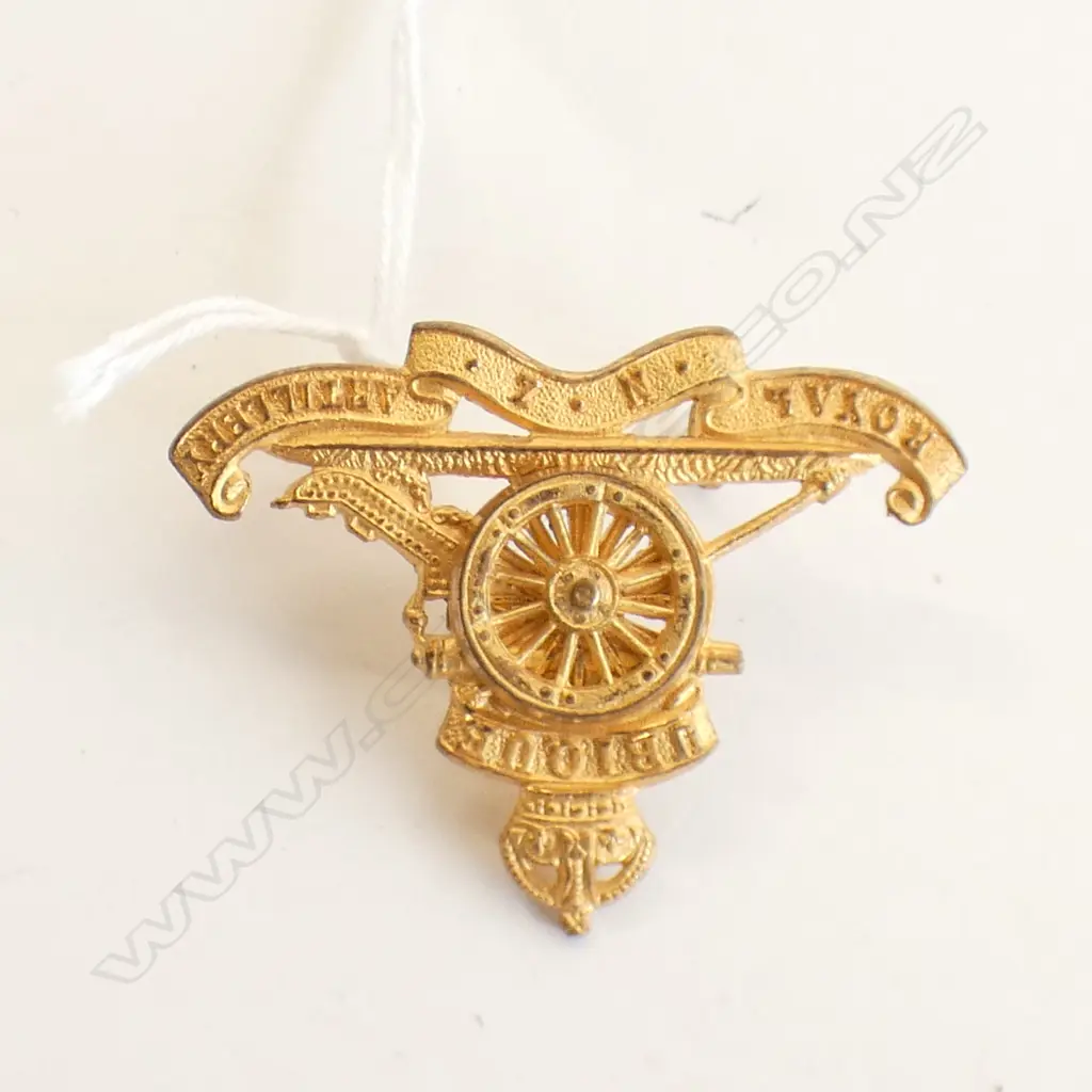 SM NZ WW1 UBIQUE CAP BADGE ' ROYAL NZ ARTILLERY' Image 1++