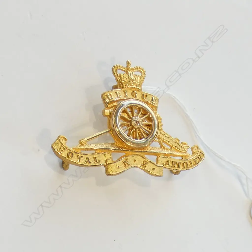 NZ WW1 UBIQUE CAP BADGE ' ROYAL NZ ARTILLERY' Image 1++