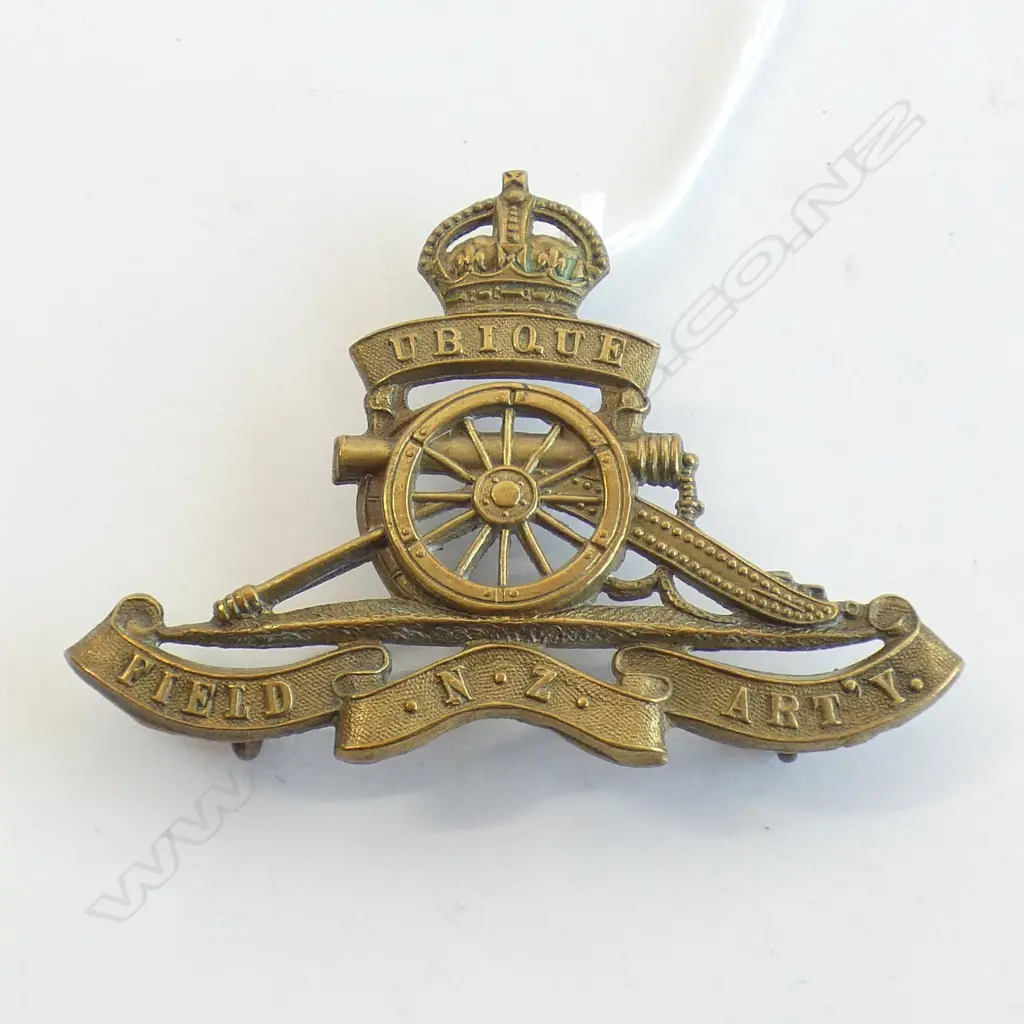 NZ WW1 UBIQUE CAP BADGE 'NZ FIELD ARTY'   ... Image 1++