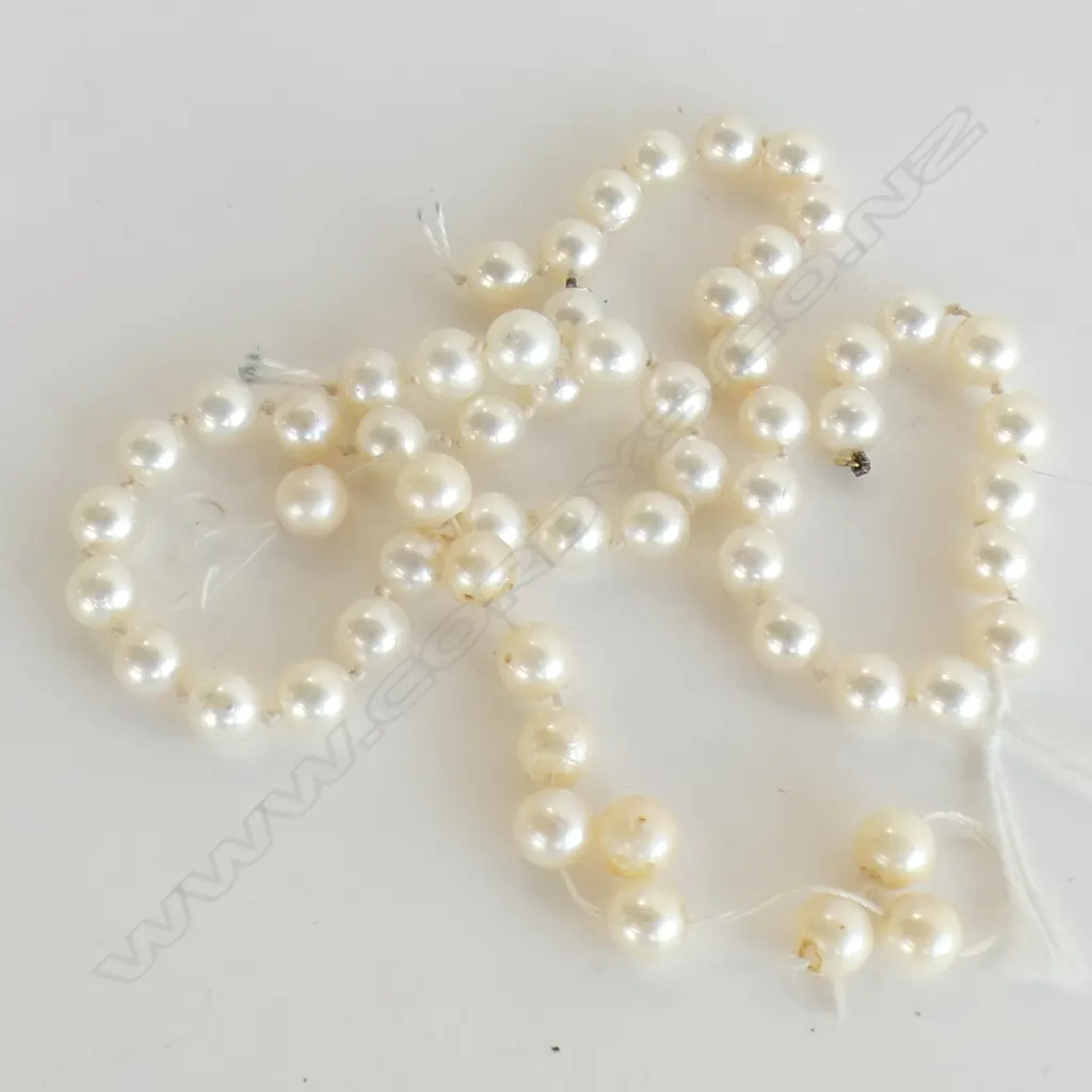 CULTURED UNIFORM PEARL NECKLACE REQUIRES RESTRINGING Image 1++