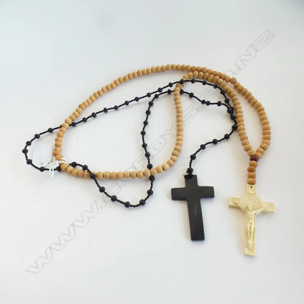 2 VINTAGE NECKLACES W CRUCIFIX & CROSS  Image 1++