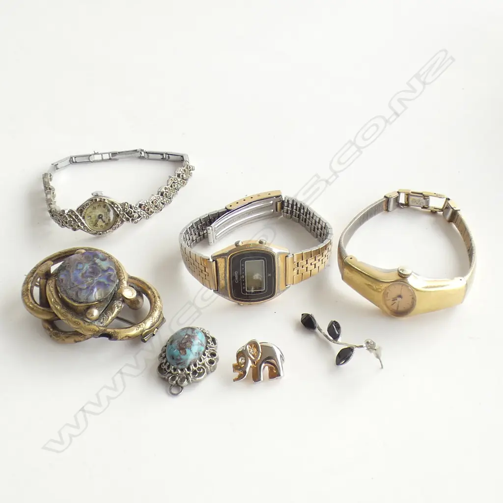 3 VINTAGE LADIES WATCHES BROCCHES ETC Image 1++