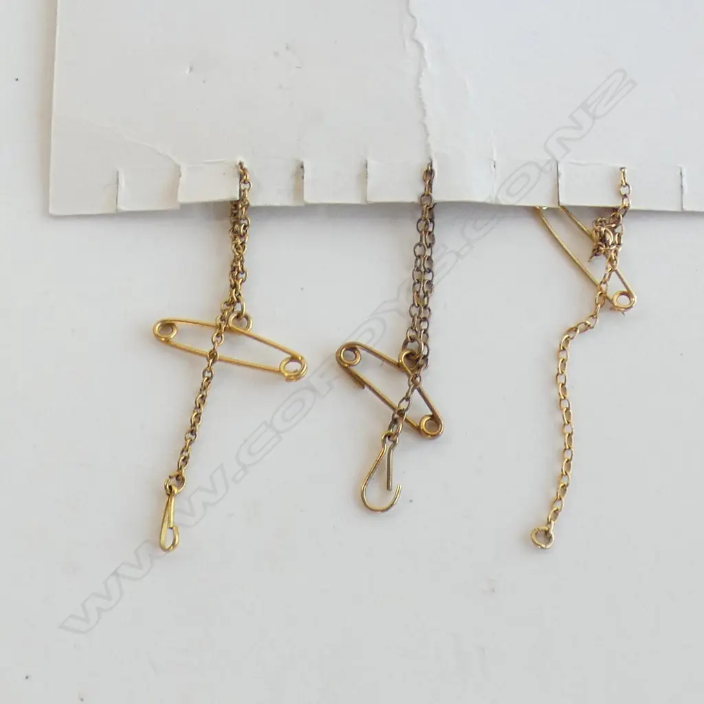 3X 9CT NEW BANGLE SAFETY CHAINS ON SUPPLY CARD Image 1++