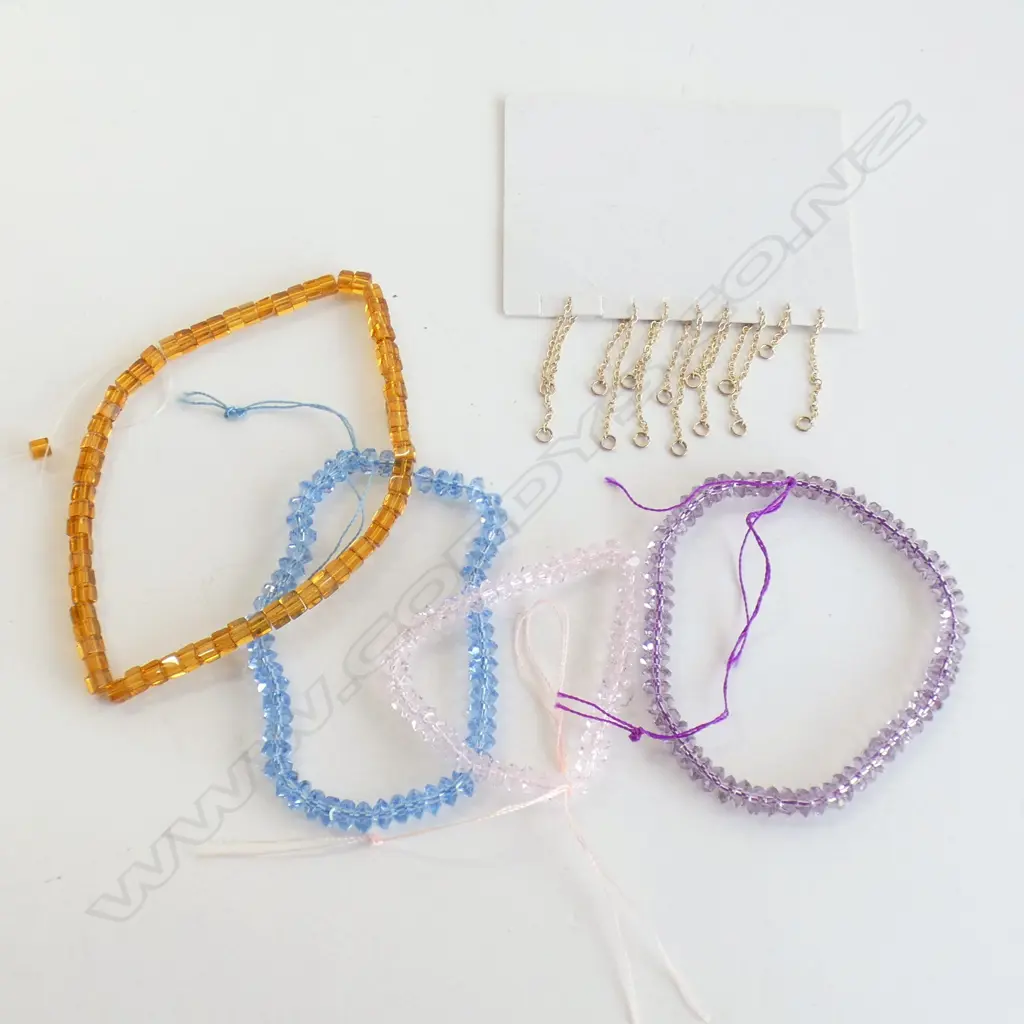ASST JEWELLERS BEADS VARIOUS COLOURS + SAFETY CHAINS Image 1++