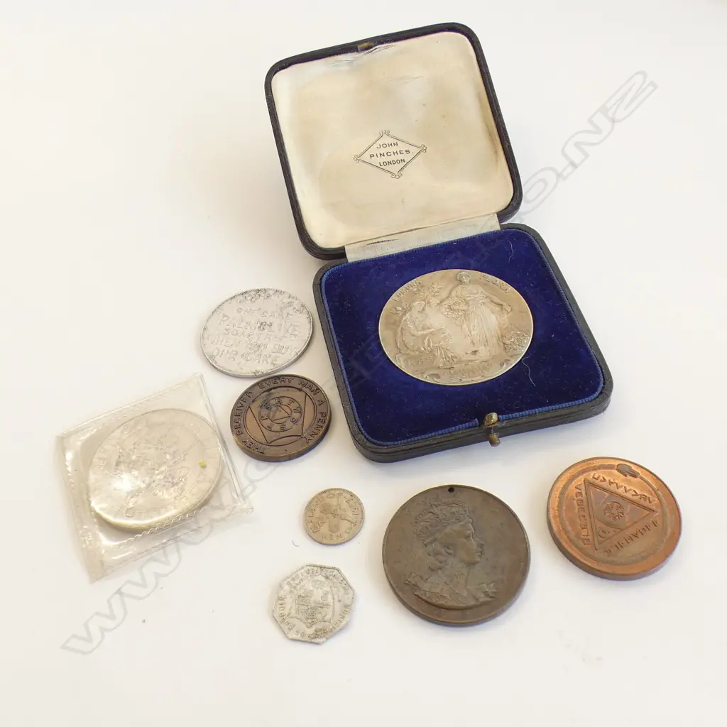 JOHN PINCHES 1917 CHAMPION POTATOES MEDAL CASED + 7 OTHERS INCLS NZ TOKENS Image 1++