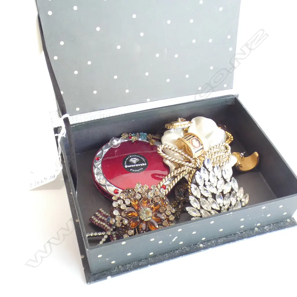 ASST. COSTUME JEWELLERY Image 1++