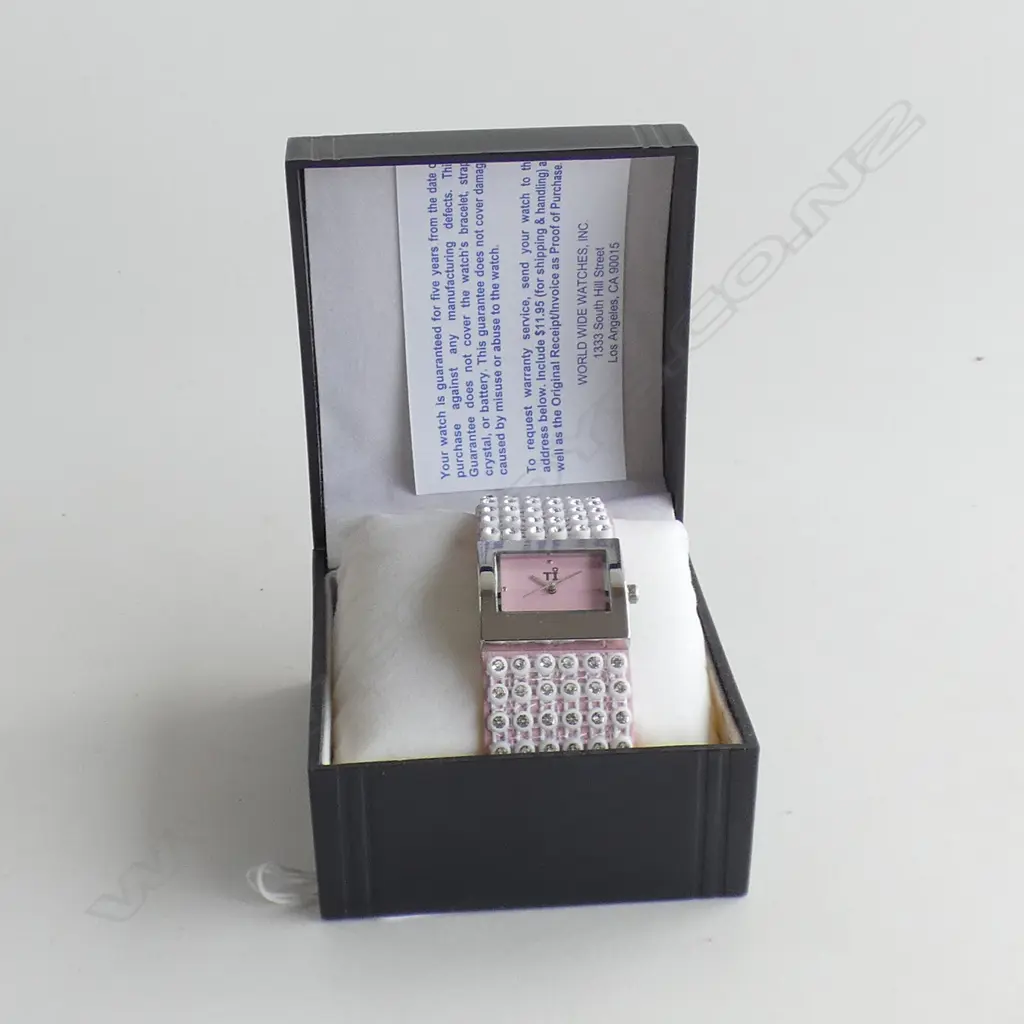 LADIES MODERN PINK DIAMANTE WRIST WATCH IN BOX Image 1++