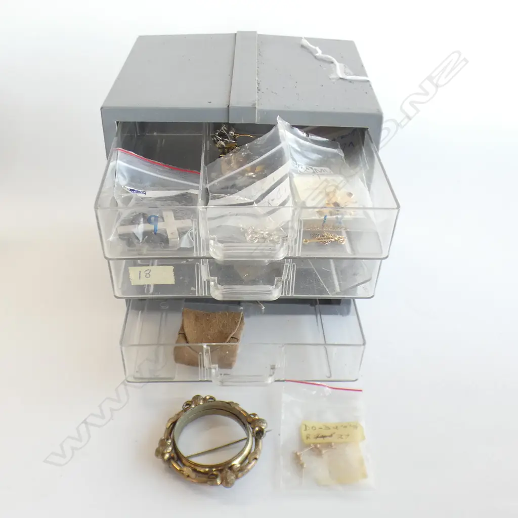 JEWELLERS BOX 9CT FINDINGS JUMP RINGS SILVER WIRE ETC  Image 1++
