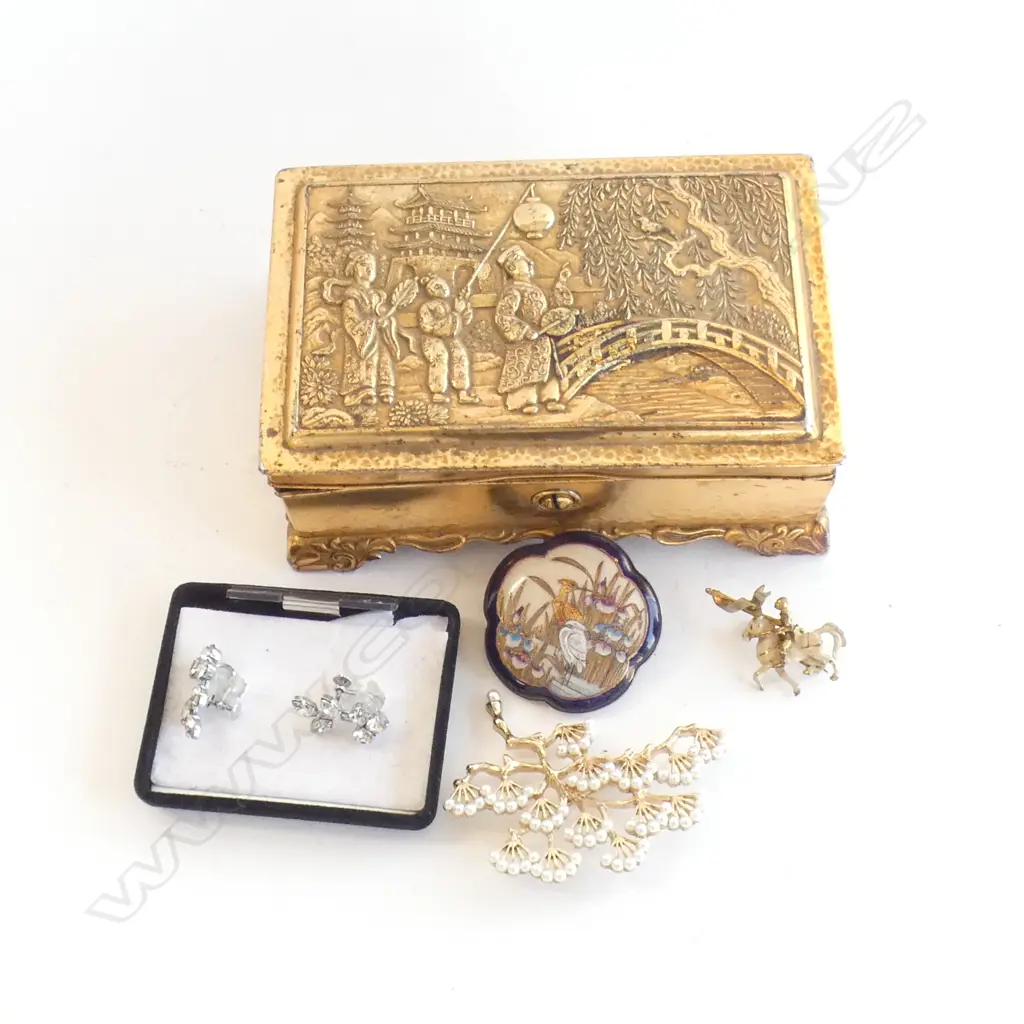 JEWELLERY BOX WITH CONTENTS Image 1++
