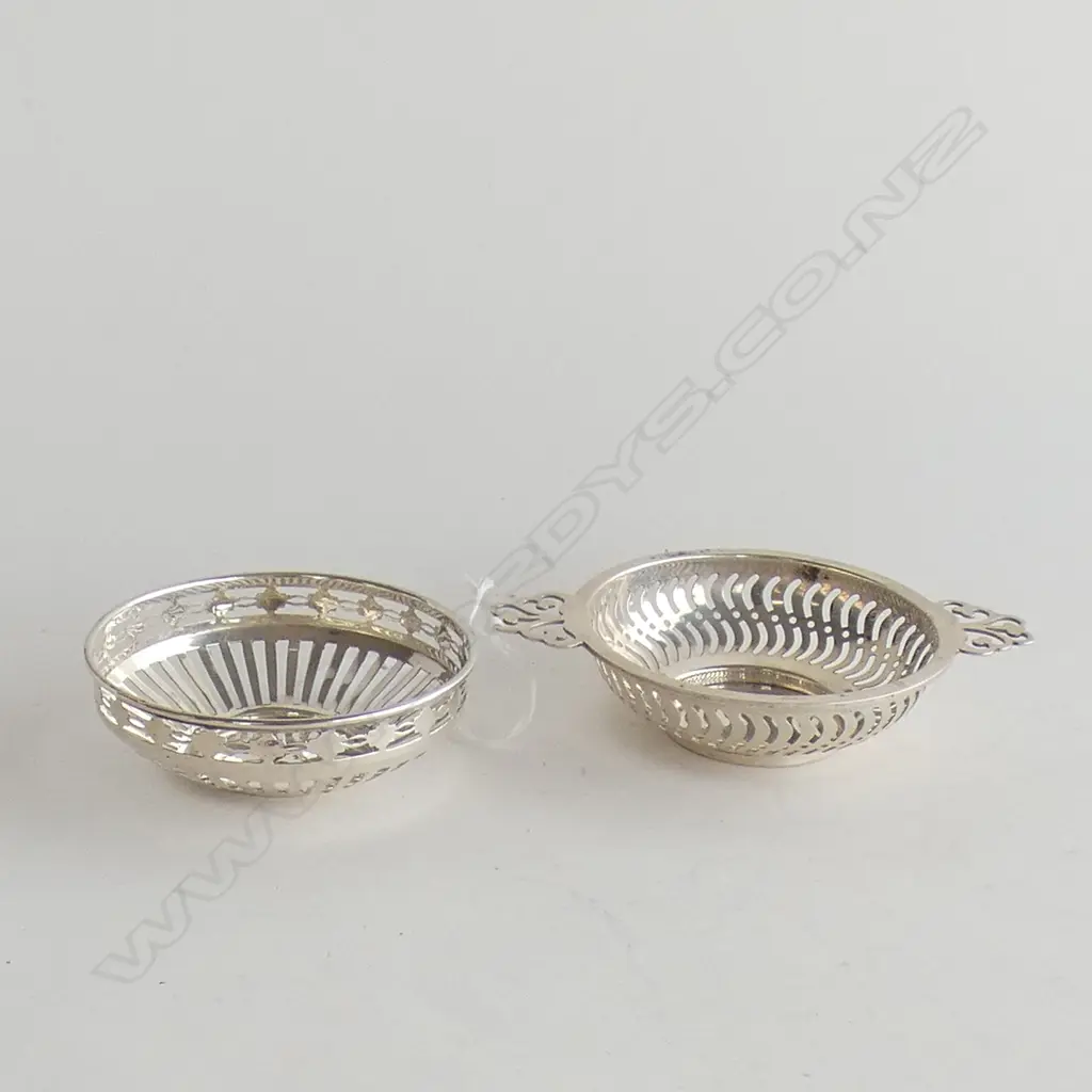 2 SILVER SMALL PIECRED DISHES 54GMS. Birm.1934 Image 1++