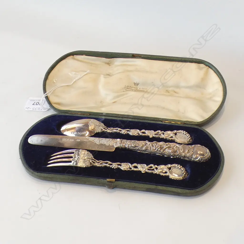 BOXED SILVER CHILD'S CUTLERY LONDON 1859 154gm Image 1++