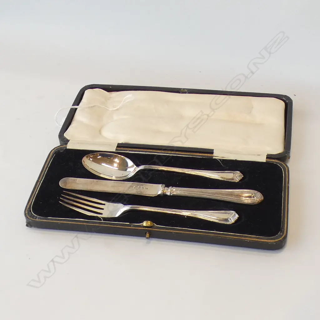BOXED SILVER CHILD'S CUTLERY SHEFFIELD 1926 90gm Image 1++