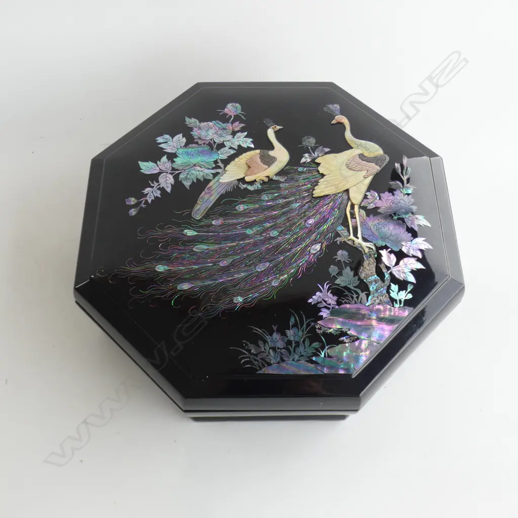 CHINESE BLACK LACQUER 8 SIDED BOX - CARVED PEACOCK & MOP LID - 9 SECTIONS INSIDE (DIA  310MM) Image 1++