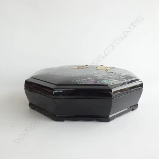 CHINESE BLACK LACQUER 8 SIDED BOX - CARVED PEACOCK & MOP LID - 9 SECTIONS INSIDE (DIA  310MM)