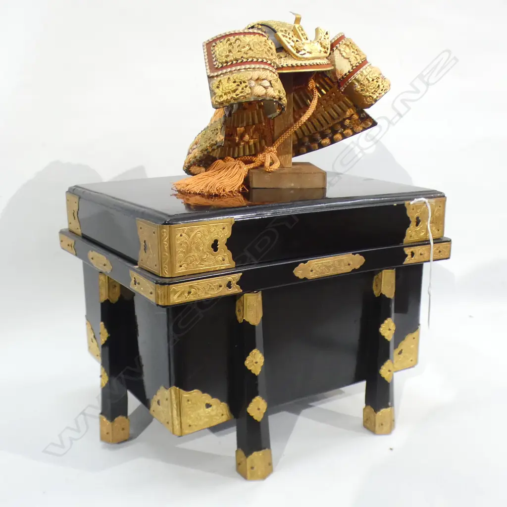 JAPANESE LACQUER BOX CONTAINING MODEL SAMURAI HELMET  Image 1++