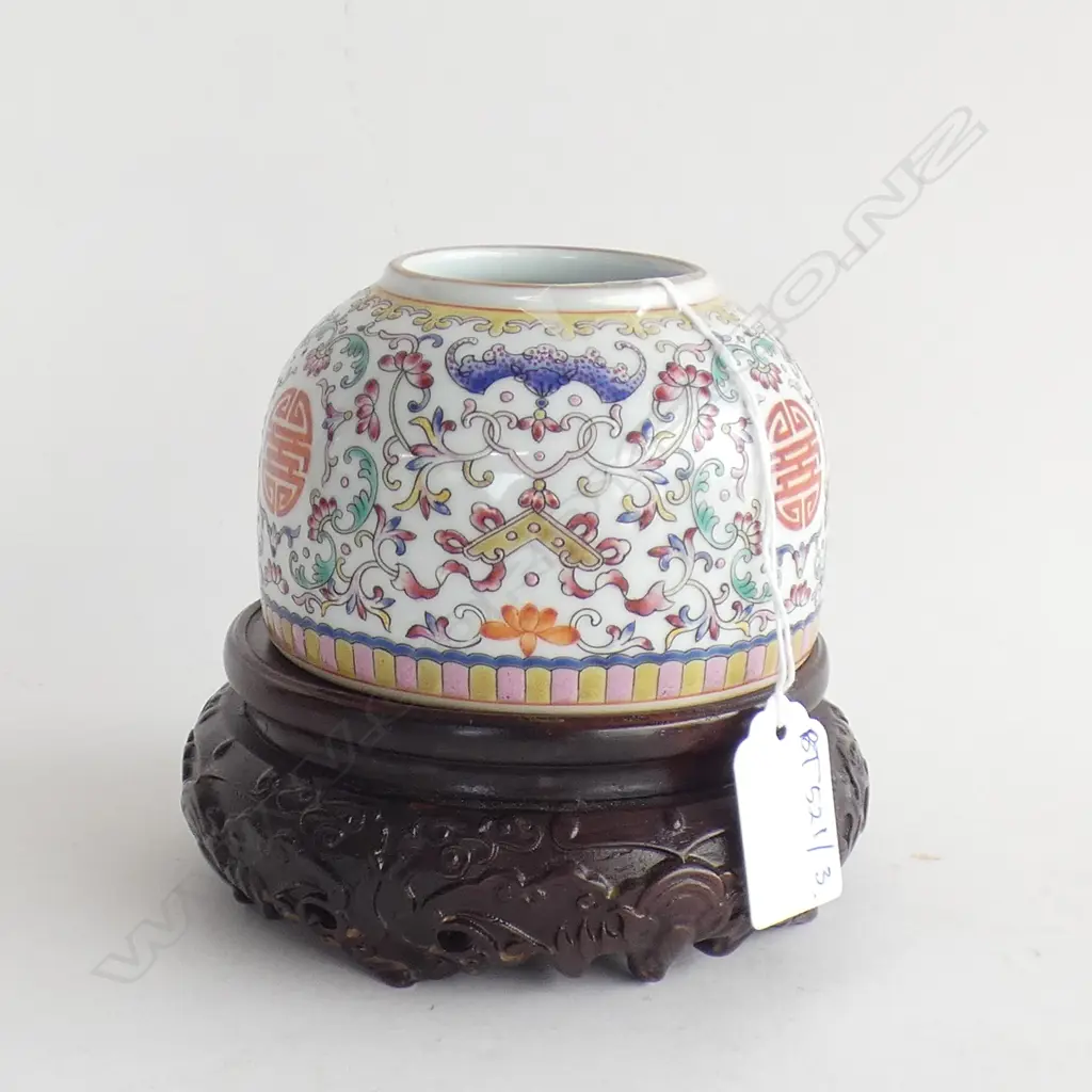 CHINESE FAMILLE ROSE VASE w. WOODEN STAND H.120mm Image 1++