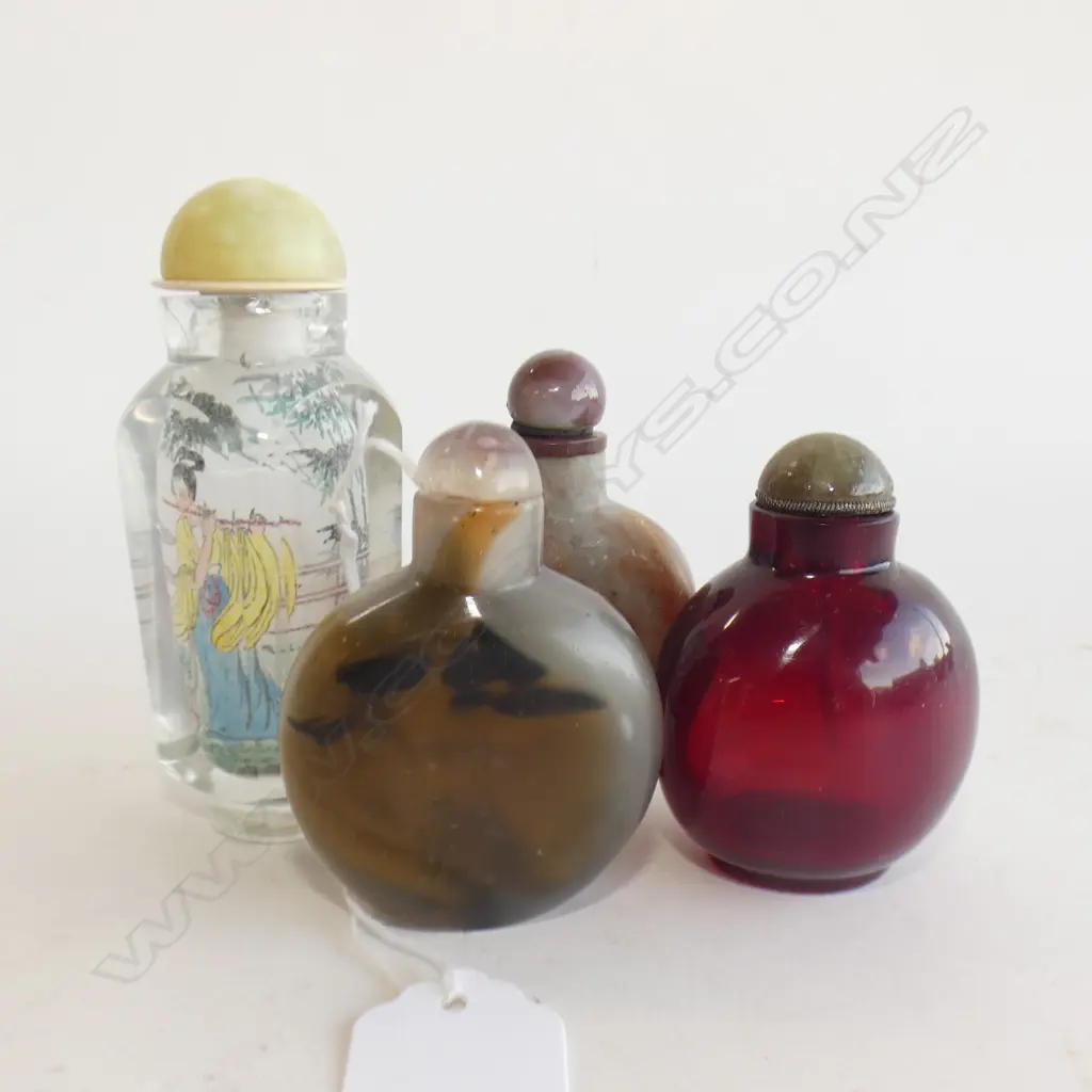 4 CHINESE SNUFF BOTTLES; AGATE, REVERSE PAINTED, PEKING GLASS, GLASS H.95mm Image 1++